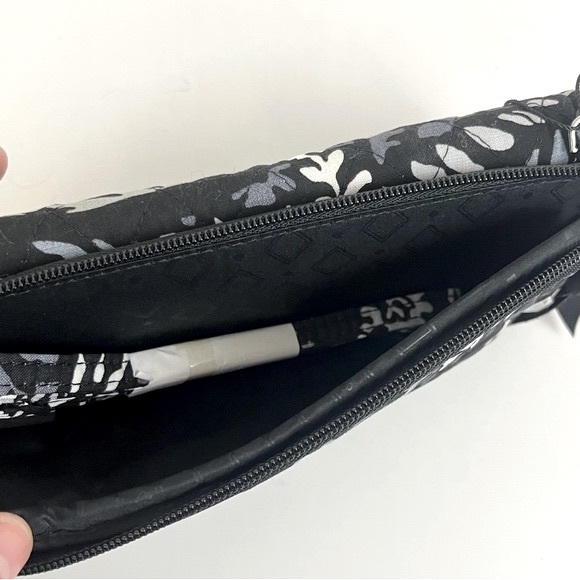 Vera Bradley Crossbody Black Paisley RFID Wallet Clutch Wristlet New With Tags - Picture 6 of 9